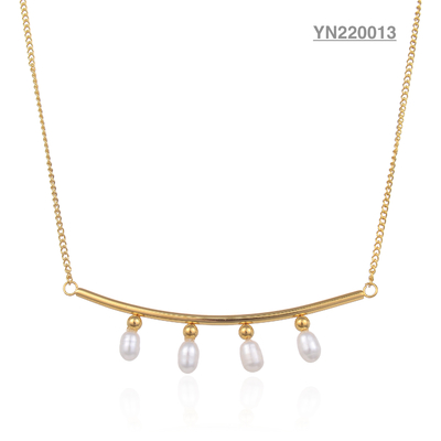 Collar con colgante de acero inoxidable adornado con 4 perlas blancas de marca de lujo